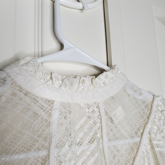 Lace Top with Ruffle Design - Picture 3 of 7